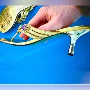 💜BEVERLY FELDMAN Jeweled Gold Kitten Heel Sandals 7.5